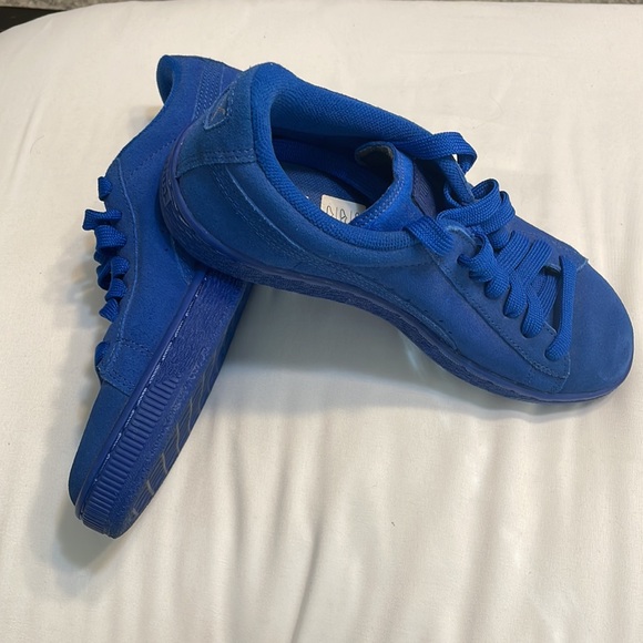 PUMA ROYAL ELECTRIC BLUE SUEDE SNEAKERS SIZE 6,GENTLY USED,SMOKE FREE HOME - Picture 3 of 7